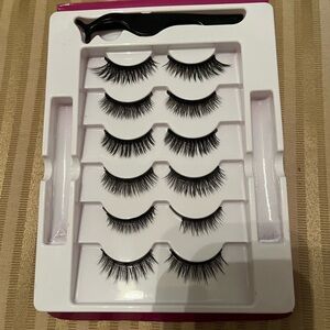 LASHES~6 PAIR WITH APPLICATOR~